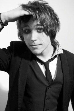 A winged little weirdo mated to @BoyLoveGod and the mother of Finnick and Joseph, 1/8/14. Maybe permanent hiatus? I don't know yet.