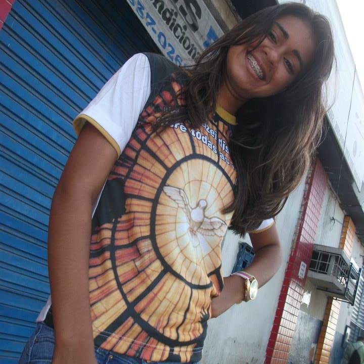 Sou uma alagoana bem na minha...
Muito feliz, tenho 20 anos, sou casada. e enfim. sou Eu :)