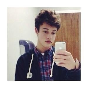 Follow @CAMSCACKLE ---please RT link