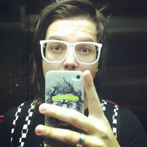 Fã Clube dedicado ao  garoto que sonha em ser um rockstar @pelanzarestart Dona: @Amanda_Groppo  (Since: 15/05/2011)