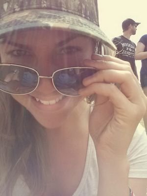 Chele89's profile picture. Imperfection is beauty, madness is genius.