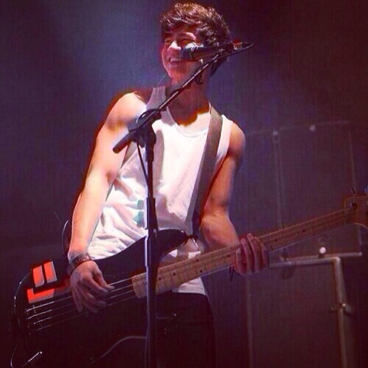 calum hood is my sunshine and always will be ☀️❤️ if you dont like 5sos youre wrong