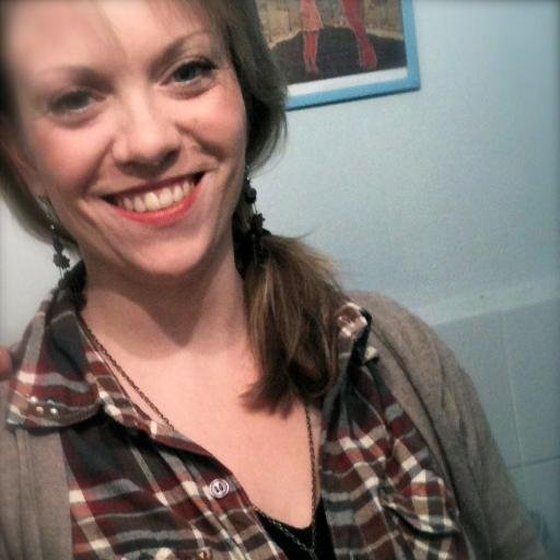 Frollein_Meyer's profile picture. Geboren, groß geworden und dabei klein geblieben. Macht jetzt irgendwas mit Medien und sammelt wilde Worte.