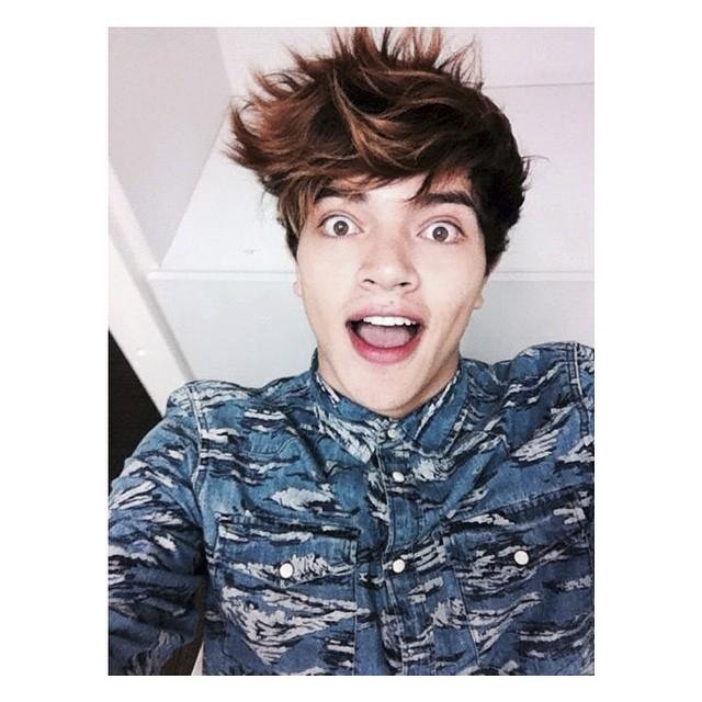|Justin Bieber| |One Direction| |CD9|       |Selena Gomez| |Blushed| |Demi lovato| Gun's and Roses| |Blues Brothers| |Metalica| |5SOS| |Austin Mahone|  ♥