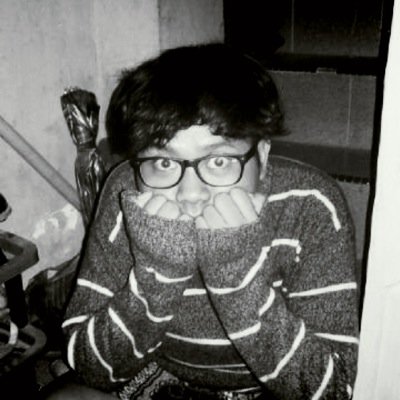 daun yg jatuh tidak akan membenci angin, meskipun daun mencintai tangkainya | Stupid man | comedian | musician | cabe cabean | merasa tampan kalo lagi dicermin