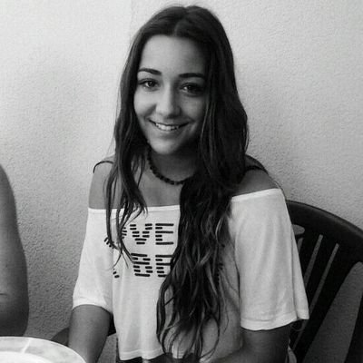 Jugadora de voleibol en el CD Universidad de Granada. Estudiante de fisioterapia en la UGR.