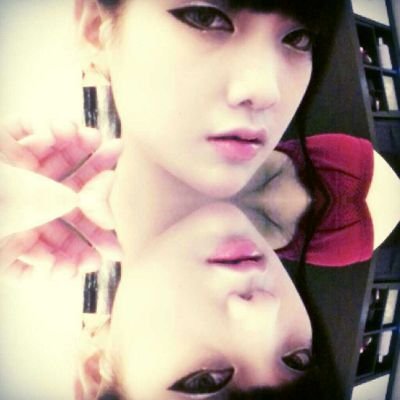 quennalooklook's profile picture. 憑什麼