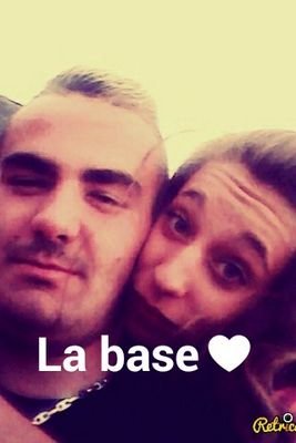 J'ai beaucoup d'amis mais les vrais se comptent sur les doigts d'une main :)