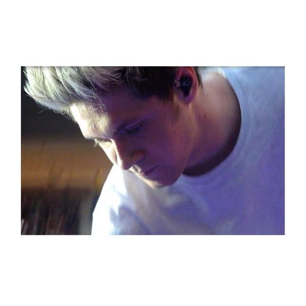 you're hot and niall loves you to the moon and back