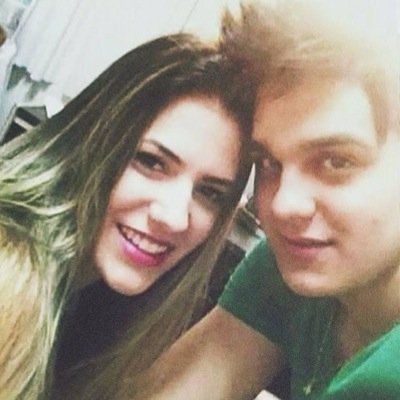 Apoiamos LUADE assumindo novamente. O amor entre duas pessoas não deve ser escondido e nem criticar o que pra ele, é uma raridade. #AssumeLuade