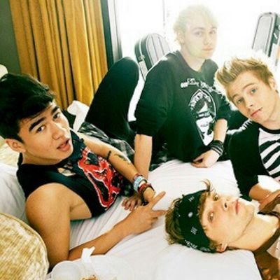 spanish account to support 5sos «Is it hi or hey». Glo & Helen