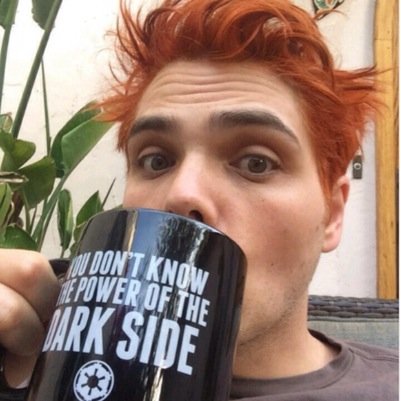 Hey Im Gerard Way. Was lead singer for My Chemical Romance, Im now a solo artist•taken by the beautiful @SavannahChase_ I love her with all my heart•