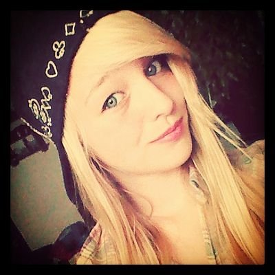 Ich bin Marina wohne in der nähe von Magdeburg und liebe Dubstep, House Music und Skrillex *-* Ohne Bass nichts los :D ^^