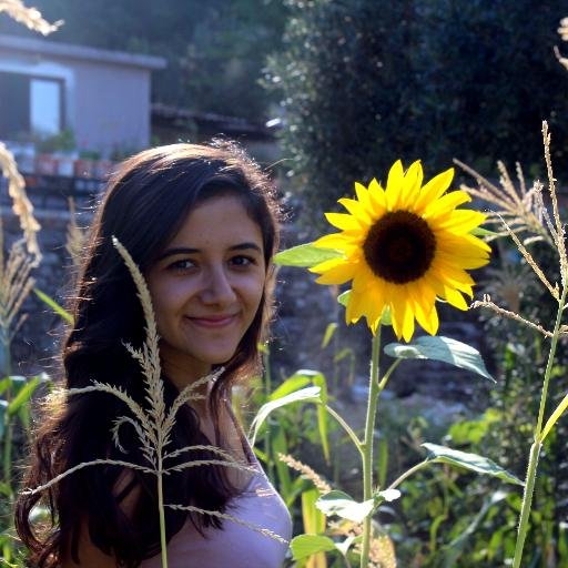 aslihan_yldz's profile picture. DEU Ekonometri '16 🎓                                                      -Kaç yaşında olursam olayım her zaman küçük bir çocuk olarak kalacağım. 💫🎈