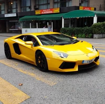 Bonjour je suis un passionné de voiture de sport et de luxe, j'ai aussi une chaîne YouTube: MRZ SPEED