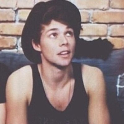 ashton would date you