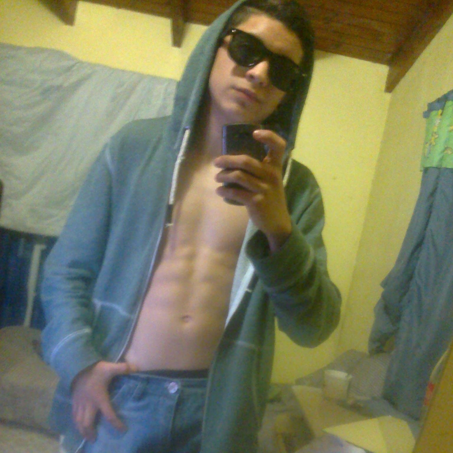 Solo Vuelve Lo Que Realmente Vale La Pena,Lo Que No Tiene Que Estar A Tu Lado, Solo Se Aleja.