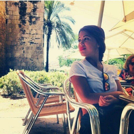 MeryRsaG's profile picture. Me dispongo a ser feliz, ya entenderé esto de la vida o de vivir, de momento vivo y bien que no es poco.