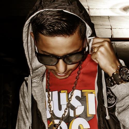 João Santos (MC Joãozinho VT)
Facebook: http://t.co/oRrEs6Wi9Z
instagram: joaozinhovt_mc
Youtube: http://t.co/yypWwfXmSG