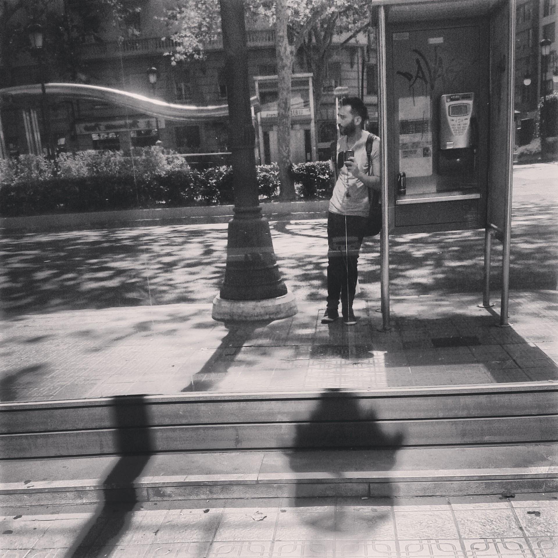 Vivo por/para/de Internet. Soy escurridizo.