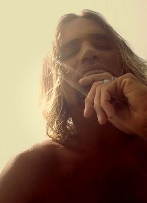 #Author | #Artist | #Artrovert | #Seretic @setinbone @damianwaik