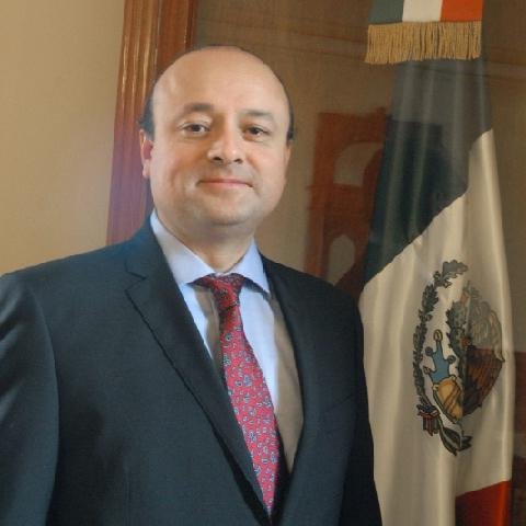 Lic en Ciencias de la Comunicación por el ITESM y M.A.P por el INAP. Promotor de Políticas Públicas al impulso de Reformas administrativas,sociales e inversión.