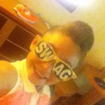 Hi my name is Alicia I live in Maui Hawaii 
I  pizza