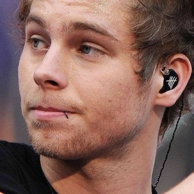 THIS IS A FREE FOLLOW FROM @MAGICALMVKE PLEASE FOLLOW ME I FOLLOW BACK❤️