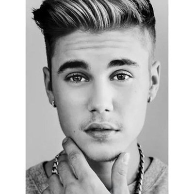 eles entram em nossas vidas de uma maneira diferente , as vezes consideramos eles da familia , fã que é fã não tem vergonha de dizer que ama seu idolo !*_*