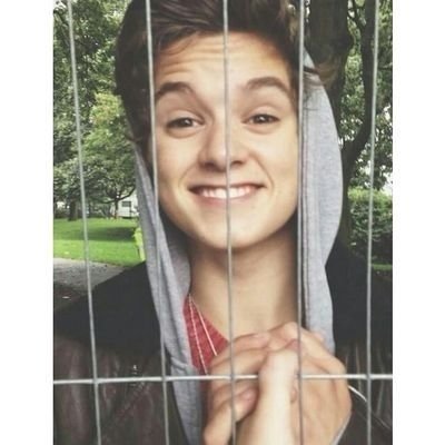 congrats babe, he followed you and you deserve it ✨ @bradftbutera