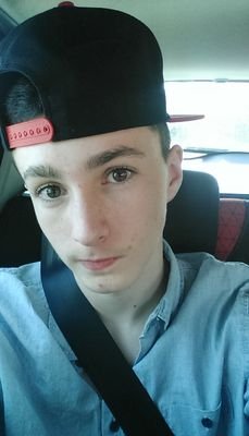 j ai peu de potes mais j ai des vrais #ParolesDePerdant   #SwaggDeNugget   #PatronDeKFC