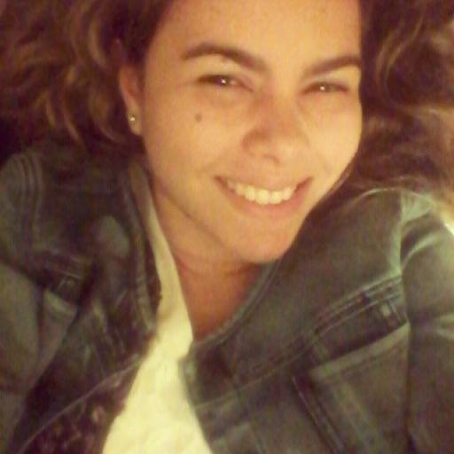 Não levei a sério as correntes do Orkut e hoje minha vida amorosa é uma piada.