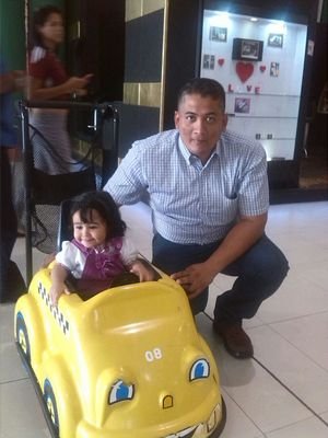 Cristiano, Electricista, y responsable con su familia y con su país,