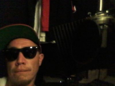 28 from the notown 559 tryin to catch a deal been pushin for about 10 years got 7 8 mixtapes any labels lookin im ready