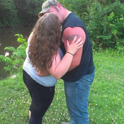 Country girl at heart. Living life in the north. 6/11/14. Smoke. Dip. Follow me I'll most likely follow back.  Ask.FM @fordkindagirl18