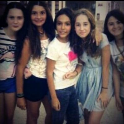A veces las personas que aparecen en tu vida por casualidad son las mejores que podrías encontrar.Un dia sin sonreir es un dia perdido ♥