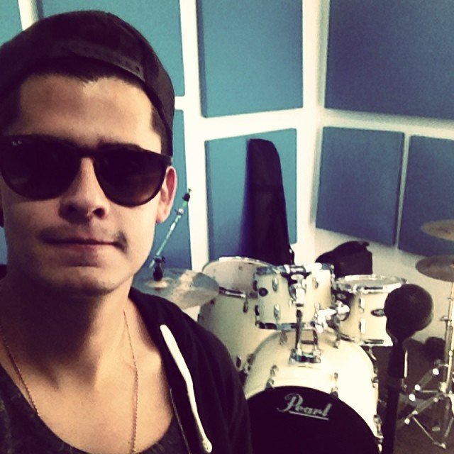 JariFansOfficMX's profile picture. Cuenta dedicada para apoyar @jose_jari ❤️ sigan a @dieznueveMX y escuchen el programa aqui -- http://t.co/SqoIJHGM0S