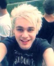 Please vote for my friend to meet 5SOS. This would be a dream come true for her :)