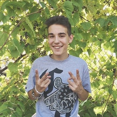 Hi beautiful! Please go follow @jacobslunatic, if you do I can DM you to @jacobwhitesides. Come fangirl with me ❤️
