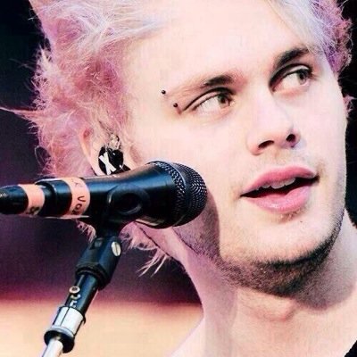 freefollowlou_'s profile picture. .