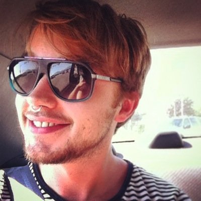 mummersfarce's profile picture. caught between the world of science and theatre