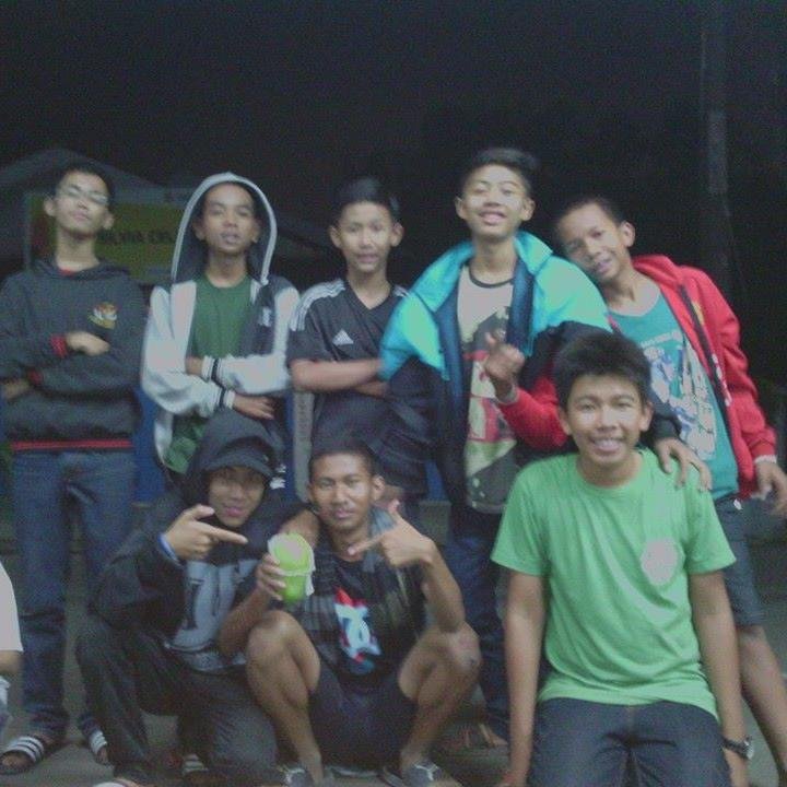 bedanya 'aku' dan 'kamu' kalo 'aku' mau jadi pacar kamu, kalo 'kamu' cuma mau jadi temen aku..