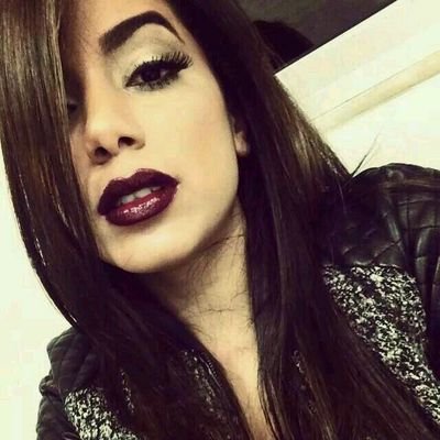 So fasso isso pra te ouvir dizer minha menina eu te amo sem voce nao sei viver Anitta ♡♥♡♥