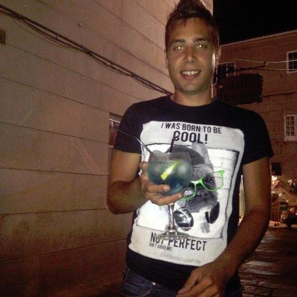 Hincha del R.C. Celta de Vigo,enamorado del futbol,22 años.