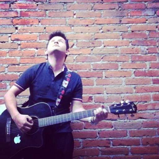 Soy el tipo que esta hablando de Jesus en YouTube: Joven del reino y Vine: joven del reino.