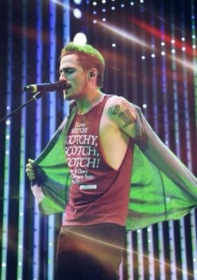 Just tweet me anytime! I'd love to chat with you!!! (Kendall RP)