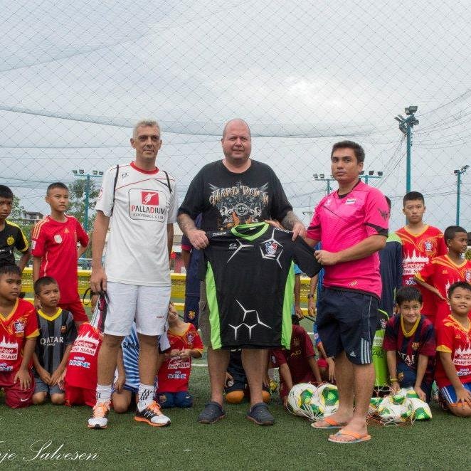 MM.MMM 32 DG .SC.french ex football player take in care of kids in need in our football academy in Thailand please to support our project .thanks .
