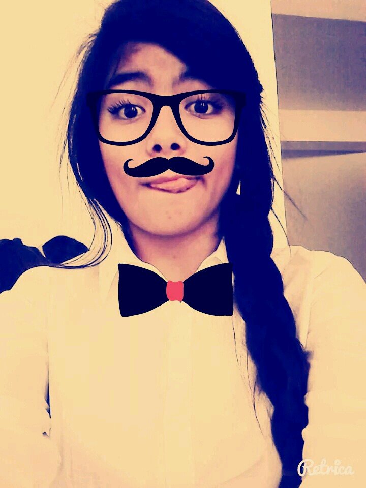 Violinista. Amo la electrónica (HARDWELL, NERVO, etc.), trap, rap, reggaeton, etc. y soy algo Hipster.