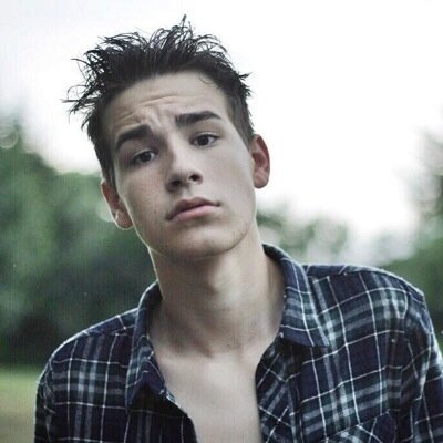 This is a free follow from @wreckingcash for 3 free follows