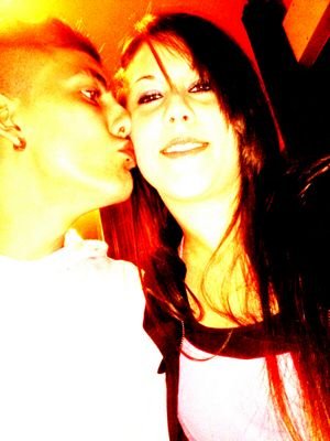 ♥ Cualquiera puede hacerte sonreír, pero solo una persona especial puede hacerte (F)eliz. ♥